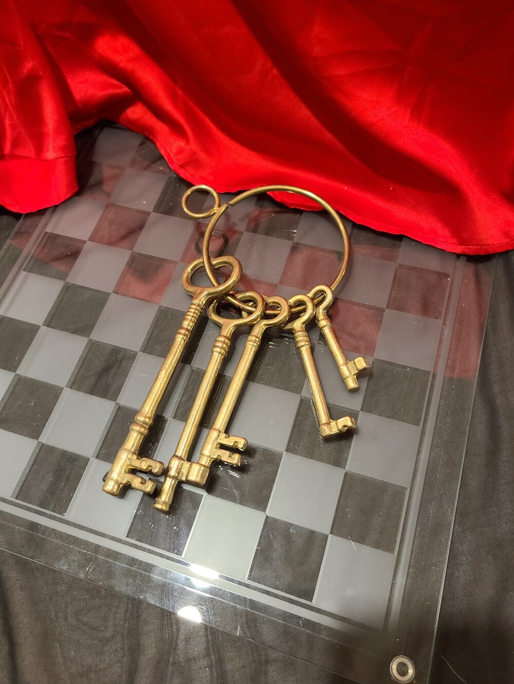Antique Style Brass Skeleton Key Set - Gold Tone - Picture 3 of 4